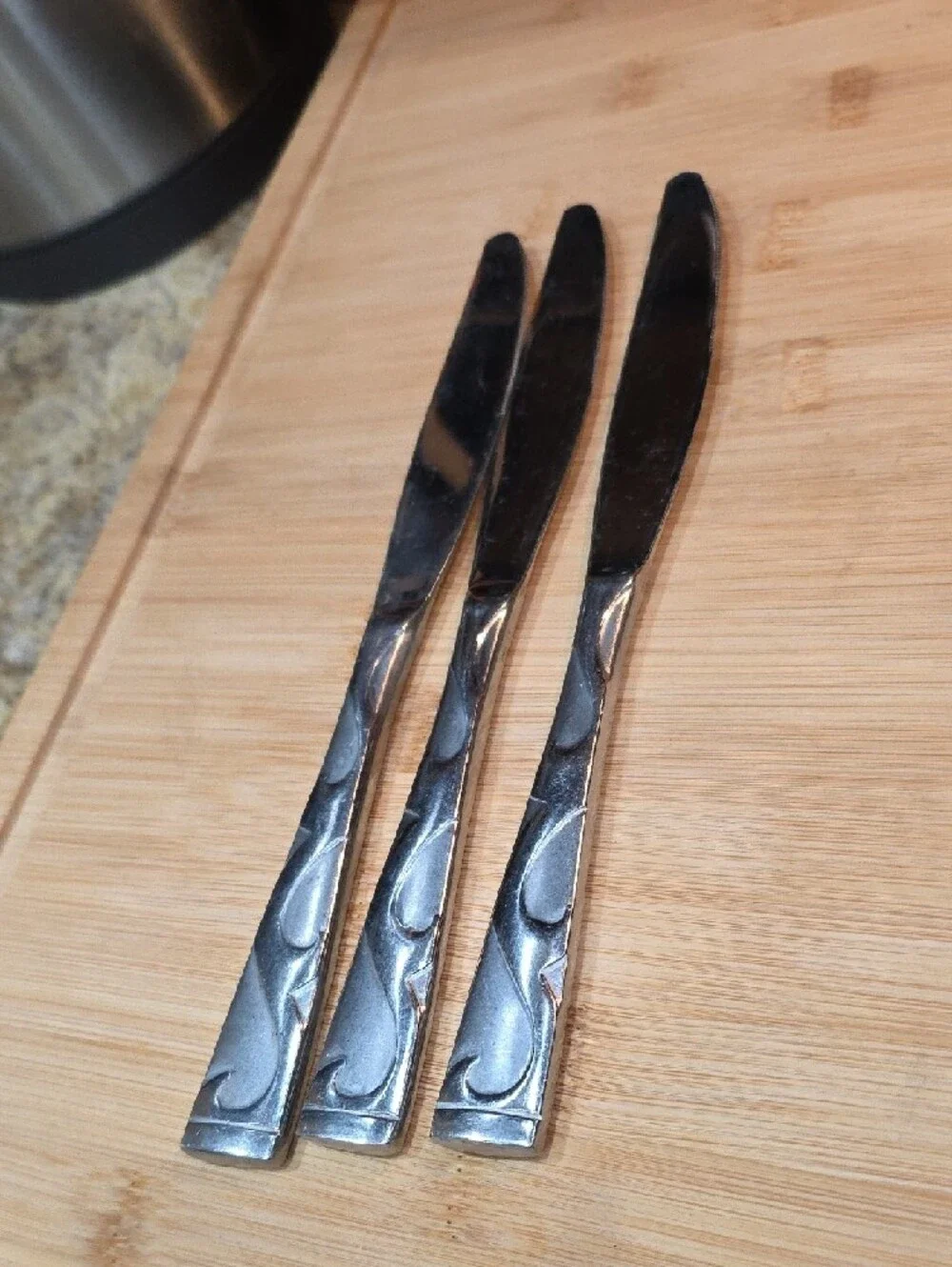 Set of 3 Decorative Stainless Spread Knives - Silver Good Replacement.